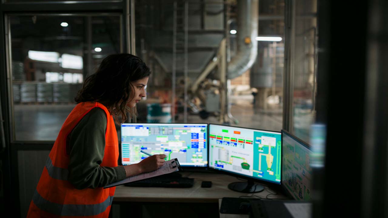 monitoring the production from the control room with software