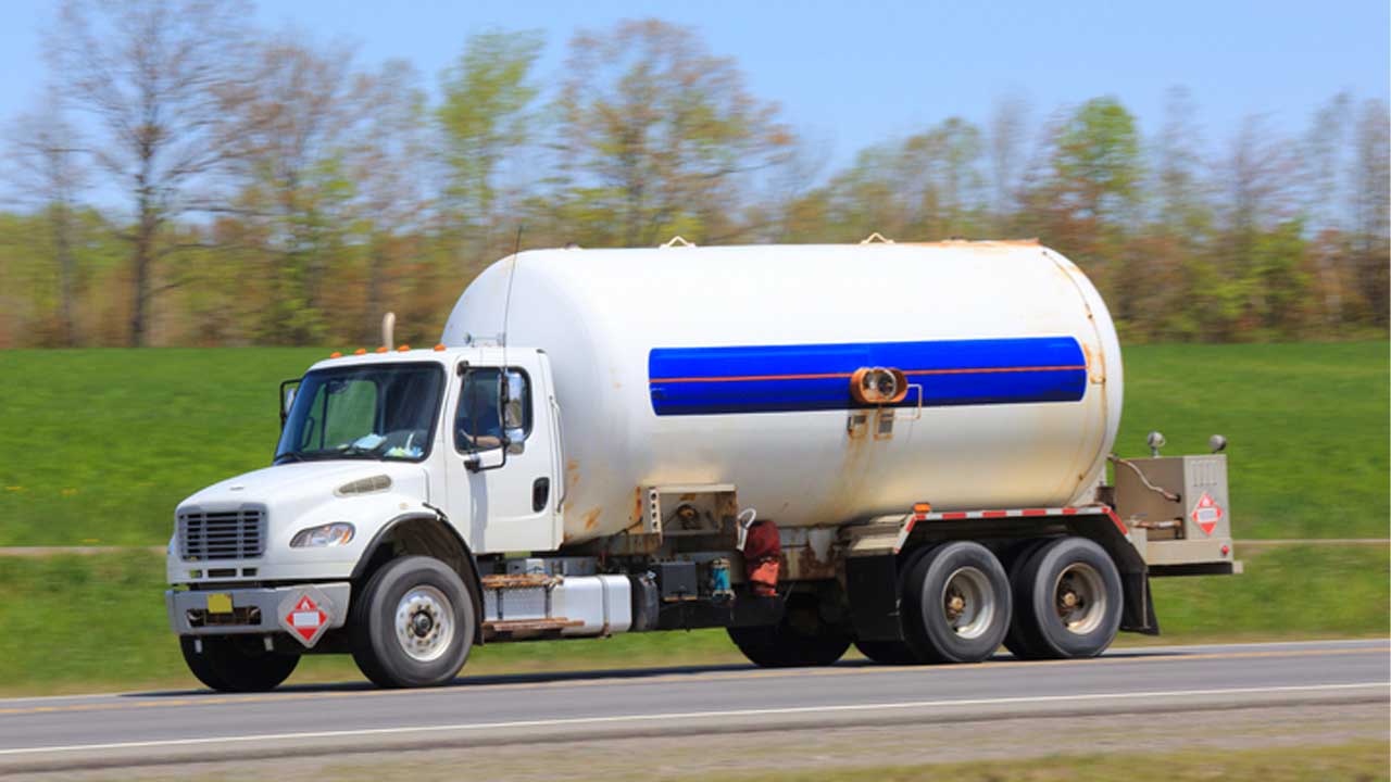 propane delivery truck depicting erp software for fuel companies
